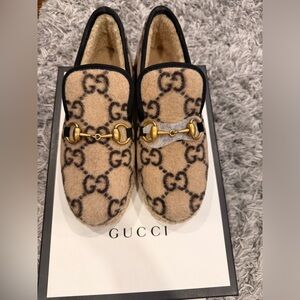 Gucci Women’s GG wool loafer - Sz 35.5 US 5.5